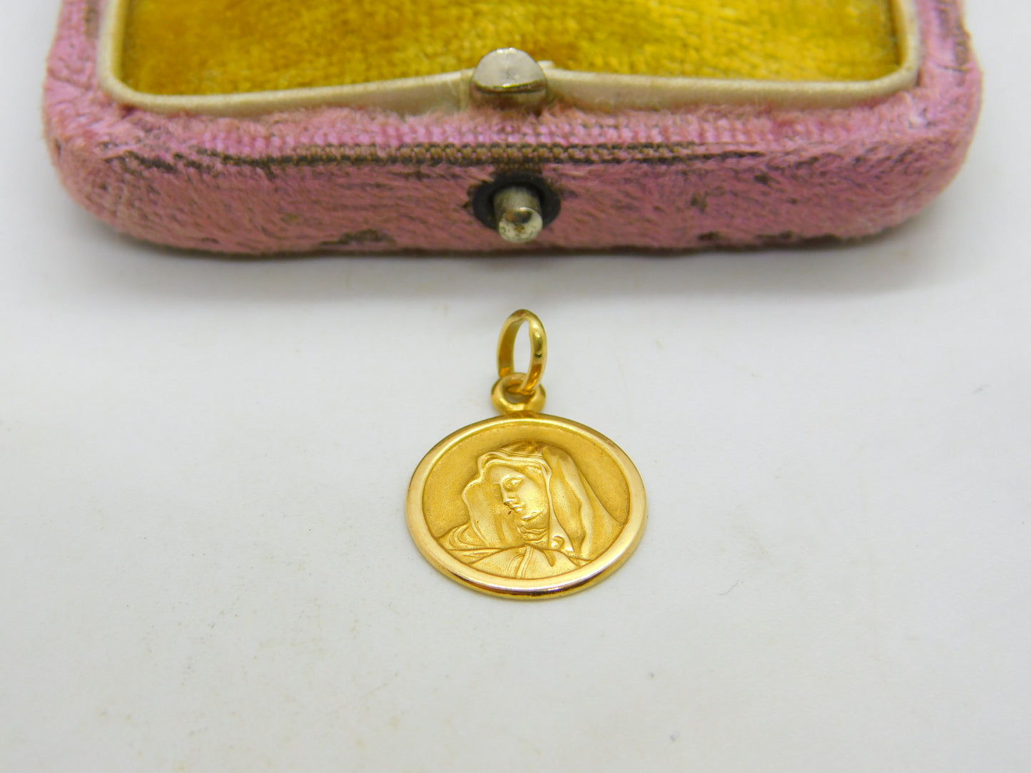 18ct Yellow Gold Religious Virgin Mary Charm Pendant Vintage c1970 Italian