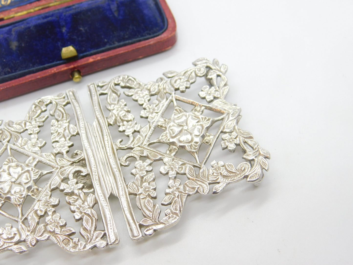 Sterling Silver Bark & Floral Pattern Nurses Buckle 1981 Birmingham Vintage