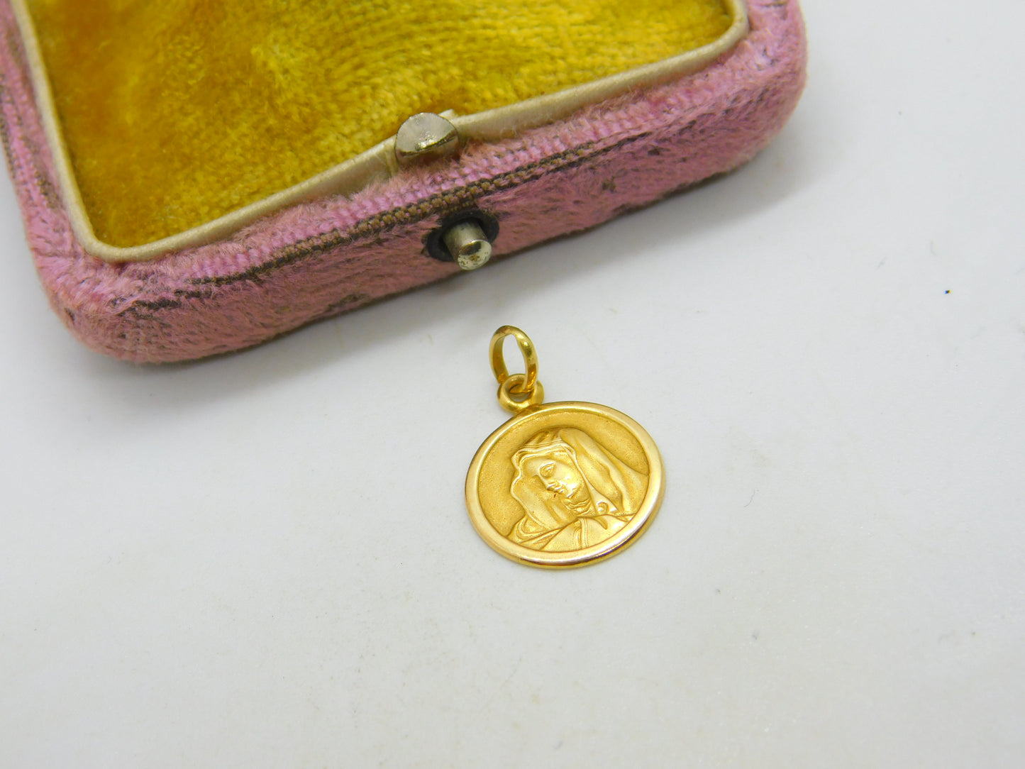 18ct Yellow Gold Religious Virgin Mary Charm Pendant Vintage c1970 Italian