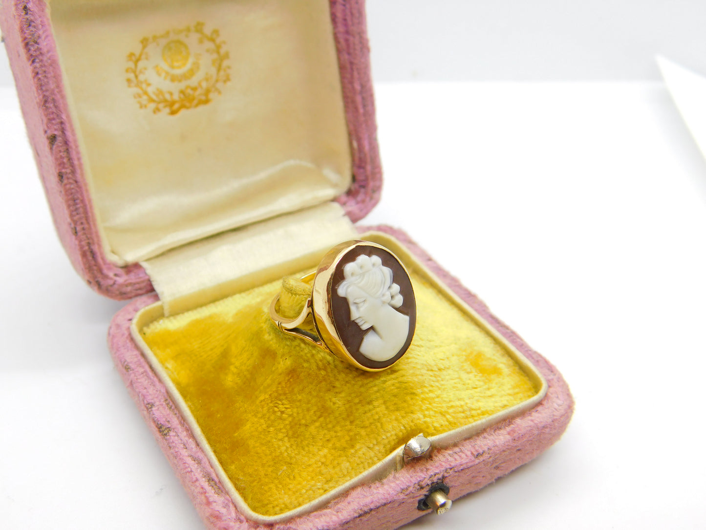 9ct Yellow Gold & Large Shell Female Cameo Ring Vintage 1973 Birmingham