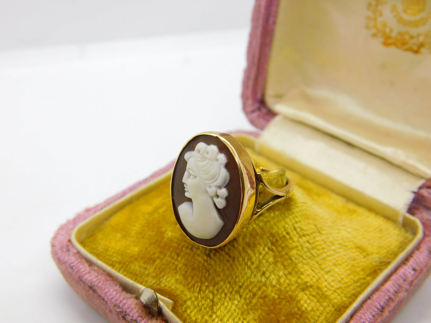 9ct Yellow Gold & Large Shell Female Cameo Ring Vintage 1973 Birmingham