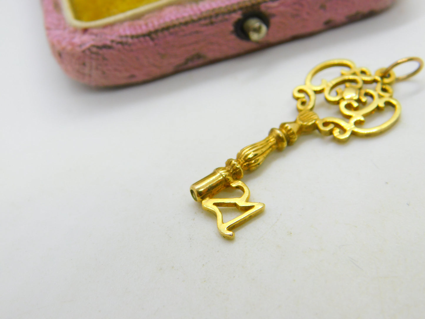 9ct Yellow Gold 21st Birthday Good Luck Key Charm Pendant Vintage 1988 London