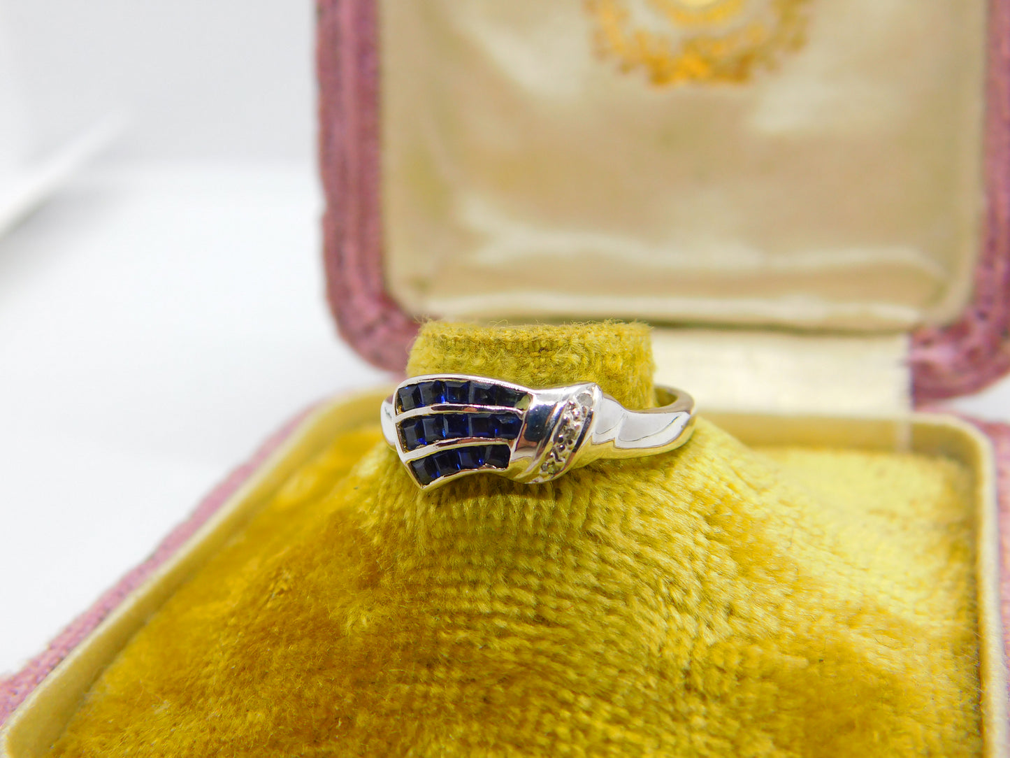 18ct White Gold, Sapphire & Diamond Buckle or Swirl Ring Vintage c1980