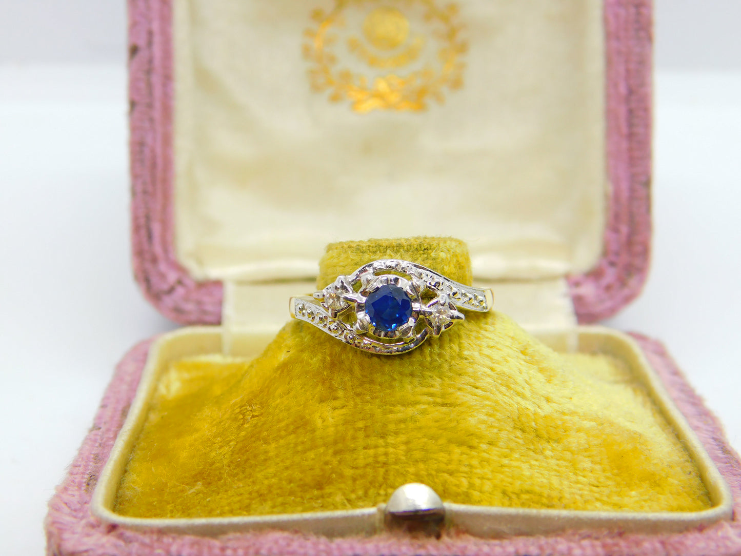 18ct Gold, Sapphire & 0.1ct Diamond Crossover Ring Vintage 1964 London