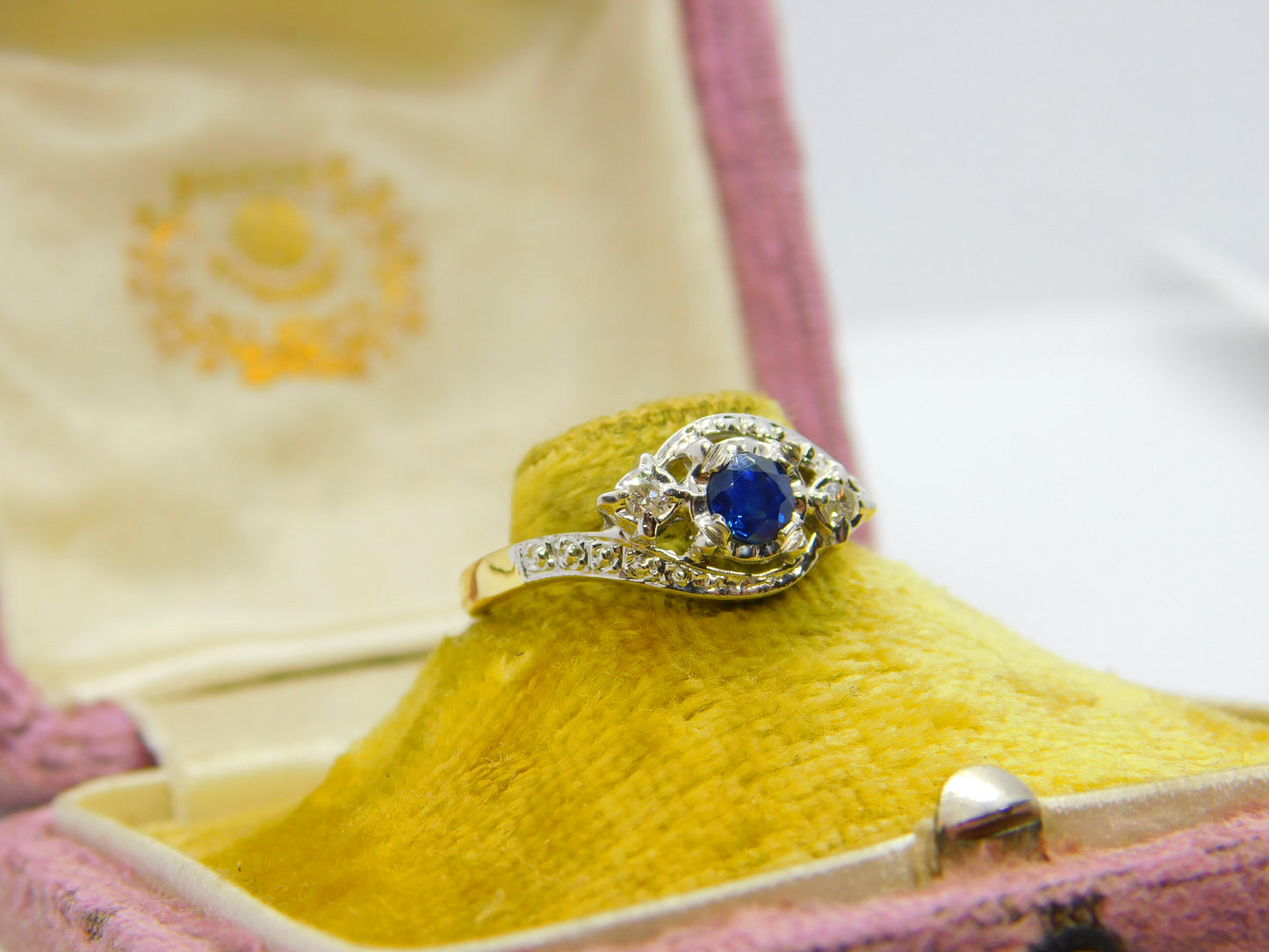 18ct Gold, Sapphire & 0.1ct Diamond Crossover Ring Vintage 1964 London