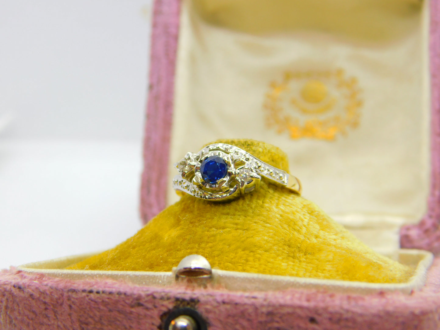 18ct Gold, Sapphire & 0.1ct Diamond Crossover Ring Vintage 1964 London