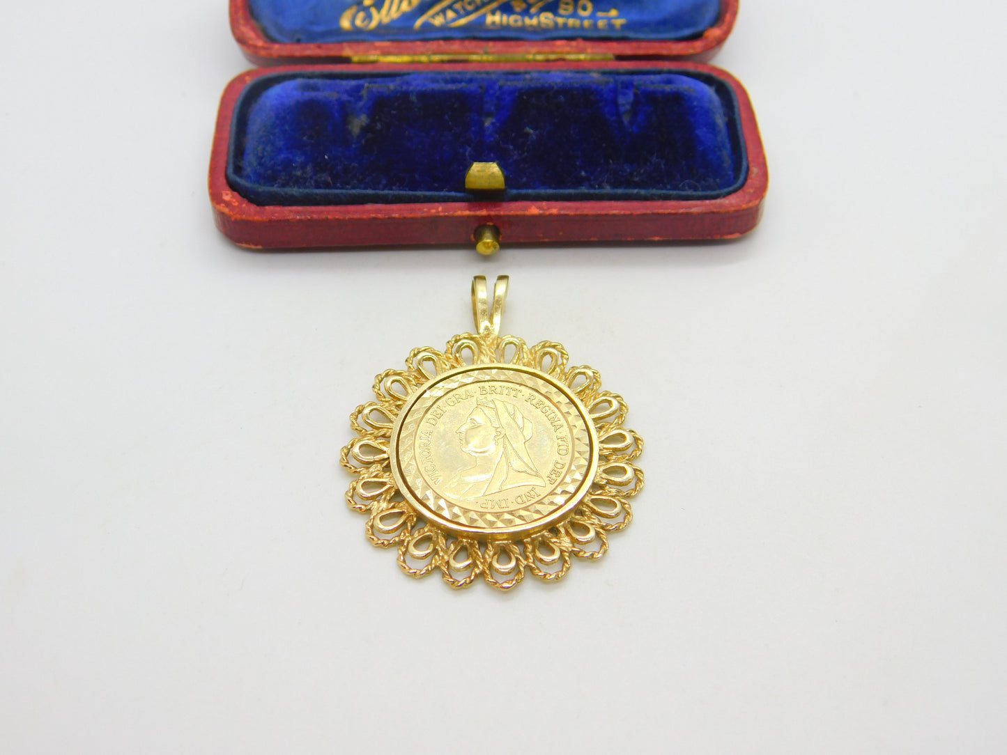 9ct Yellow Gold Queen Victoria Sovereign Style Coin Pendant 1993 Sheffield