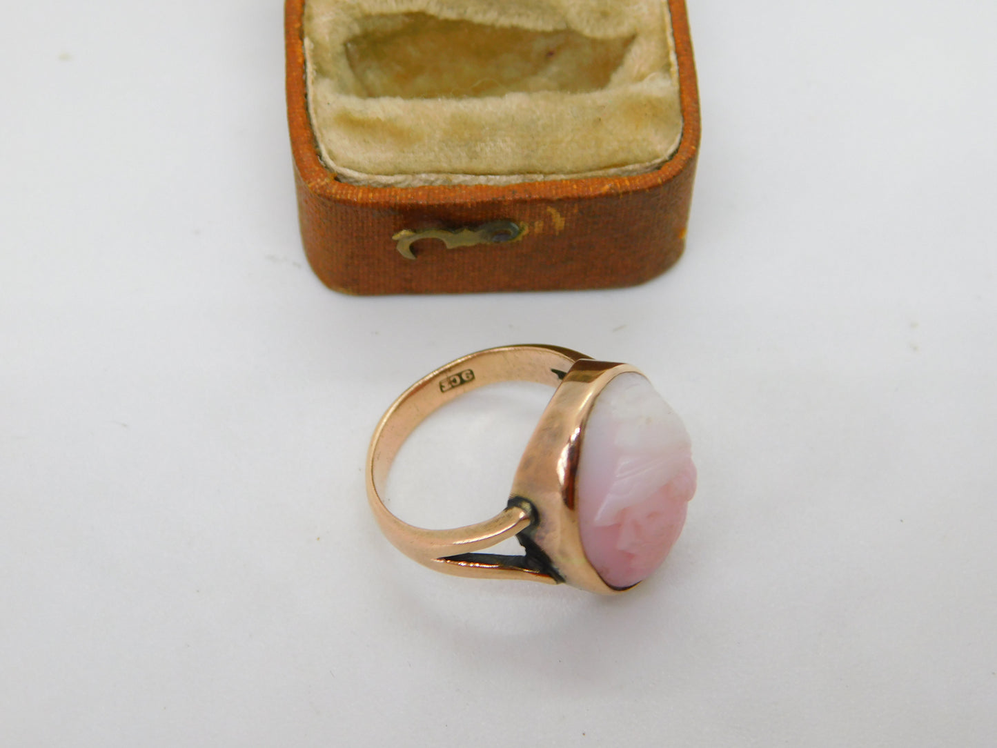 Victorian 9ct Rose Gold Angel Skin Coral Classical Cameo Signet Ring c1880