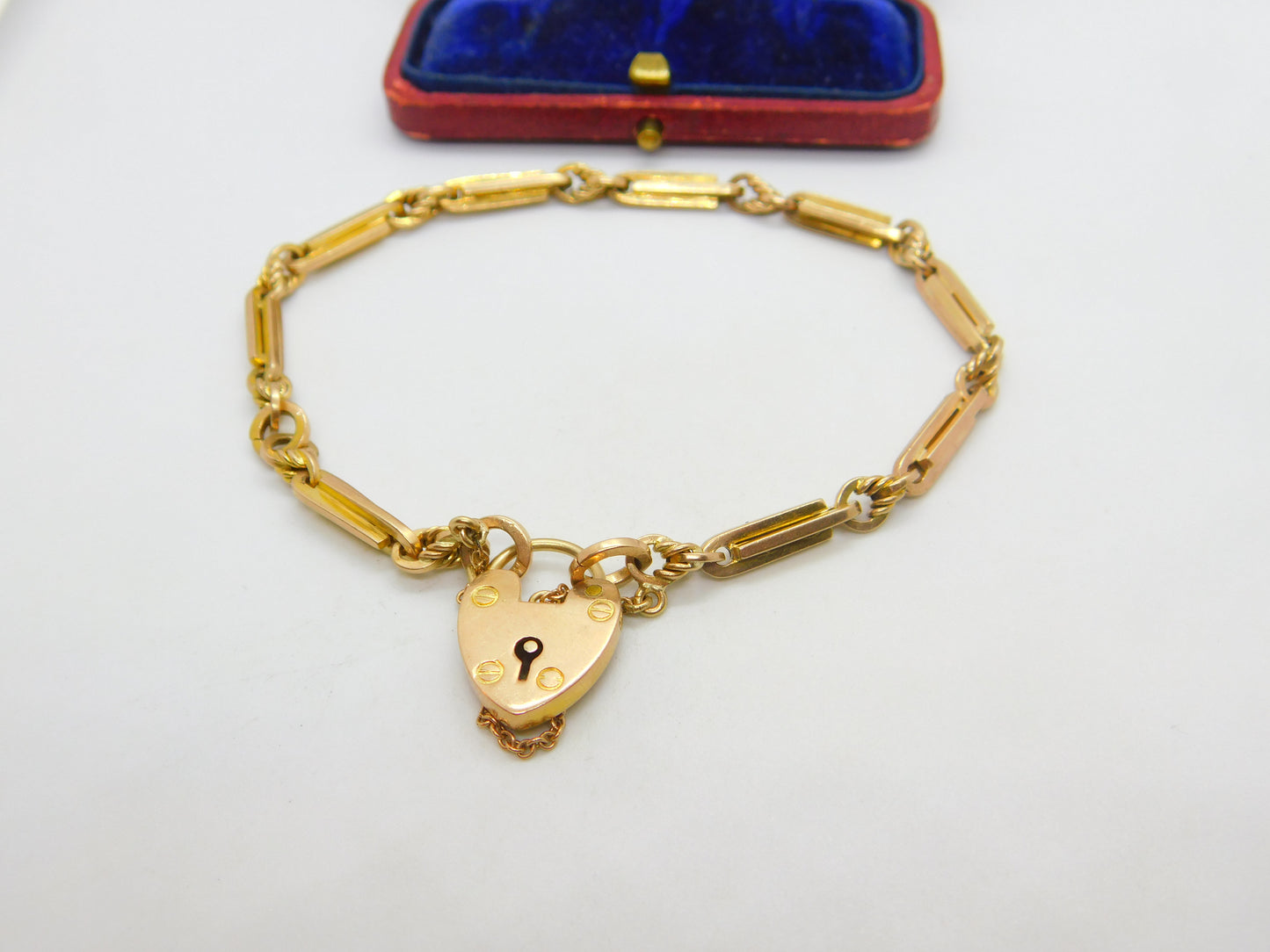 Edwardian 9ct Yellow Gold Fancy Link Bracelet with Heart Lock Clasp c1910