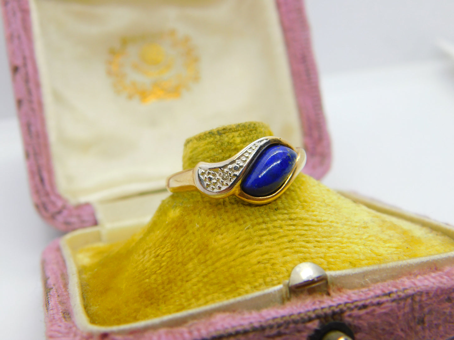 9ct Yellow Gold, Lapis Lazuli & Diamond Modernist Crossover Ring Vintage c1980