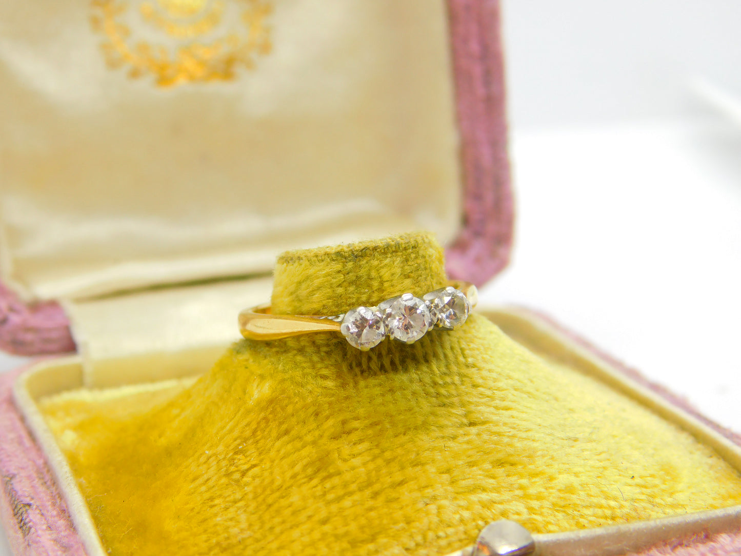 Victorian 18ct Yellow Gold & 0.25ct Set Diamond Ring Antique c1900