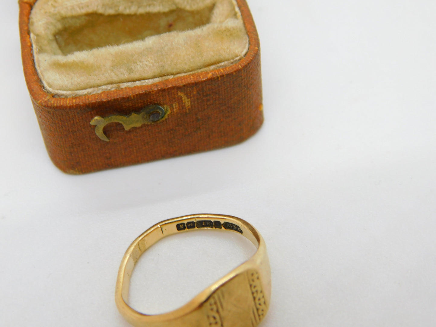 9ct Yellow Gold Signet Ring Vintage 1966 Birmingham Size L UK