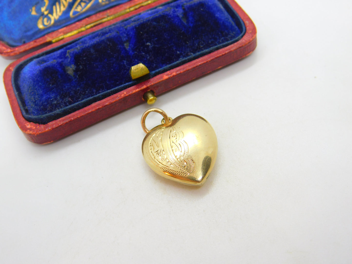 9ct Yellow Gold Puffy Heart Loving Pendant Antique c1930 Art Deco