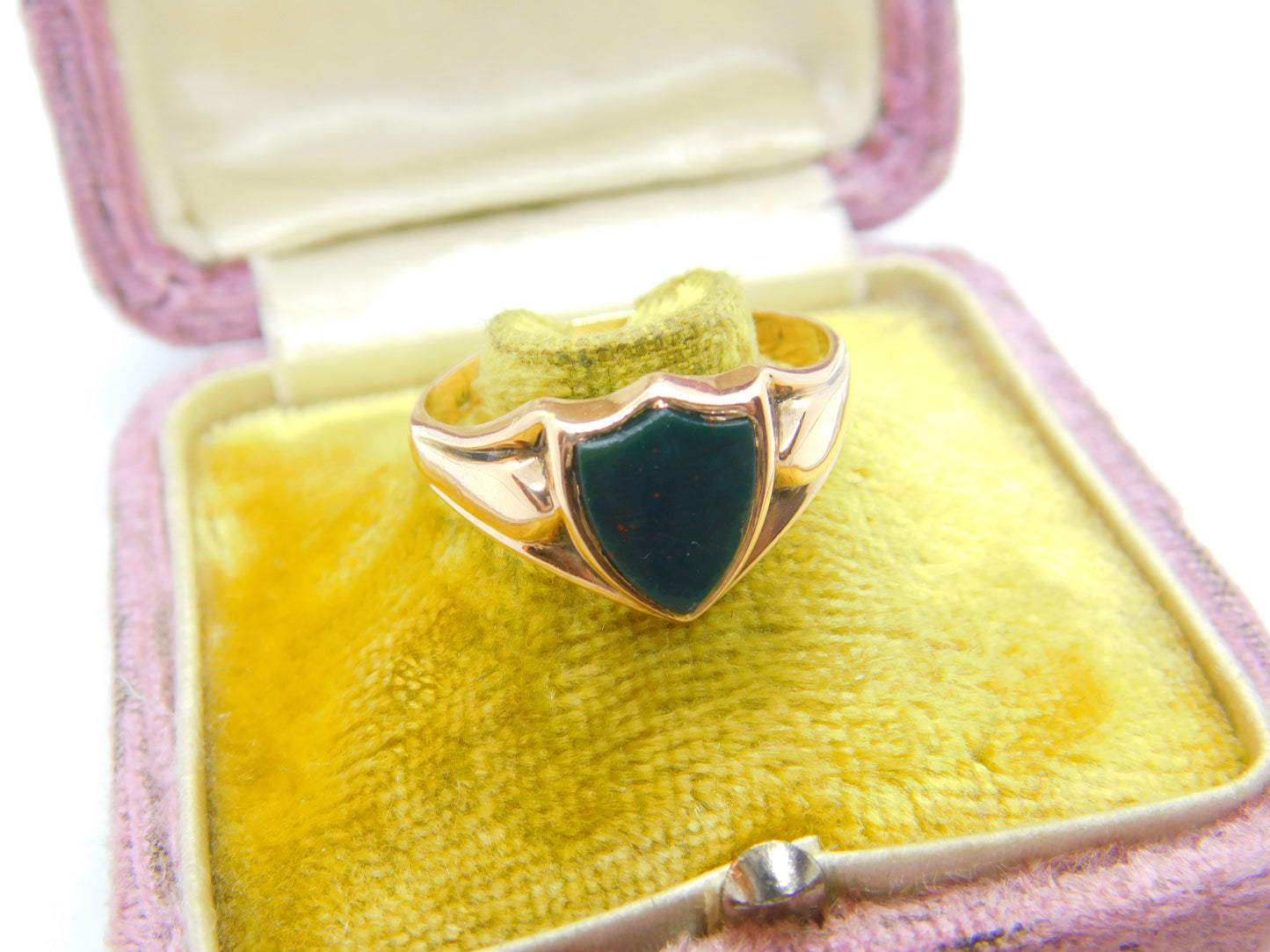 Victorian 9ct Gold Carved Shield Bloodstone Set Signet Ring 1891 Birmingham