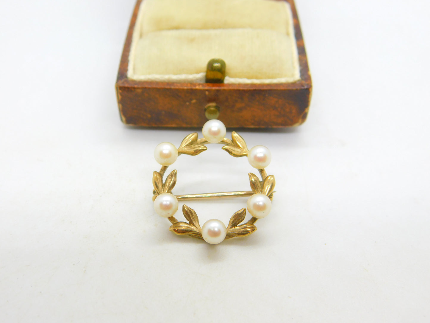 9ct Yellow Gold Pearl Set Wreath Sweetheart Brooch Vintage 1980 London