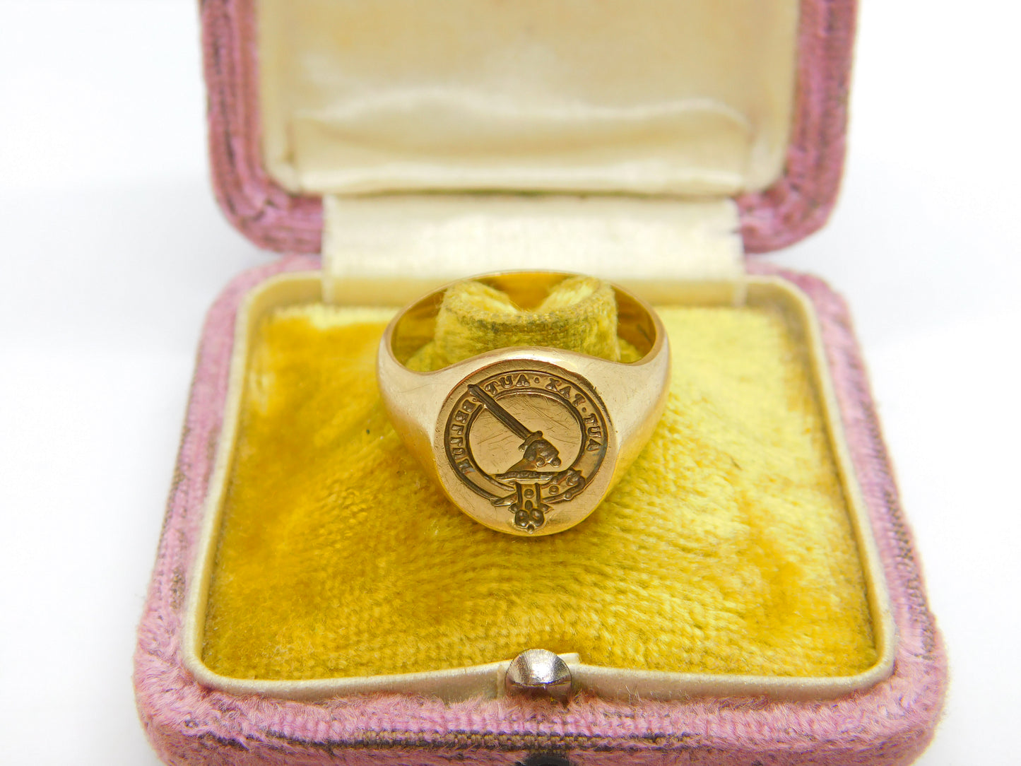 Large 9ct Gold 'Aut Pax Aut Bellum' Clan Gunn Family Intaglio Seal Signet Ring