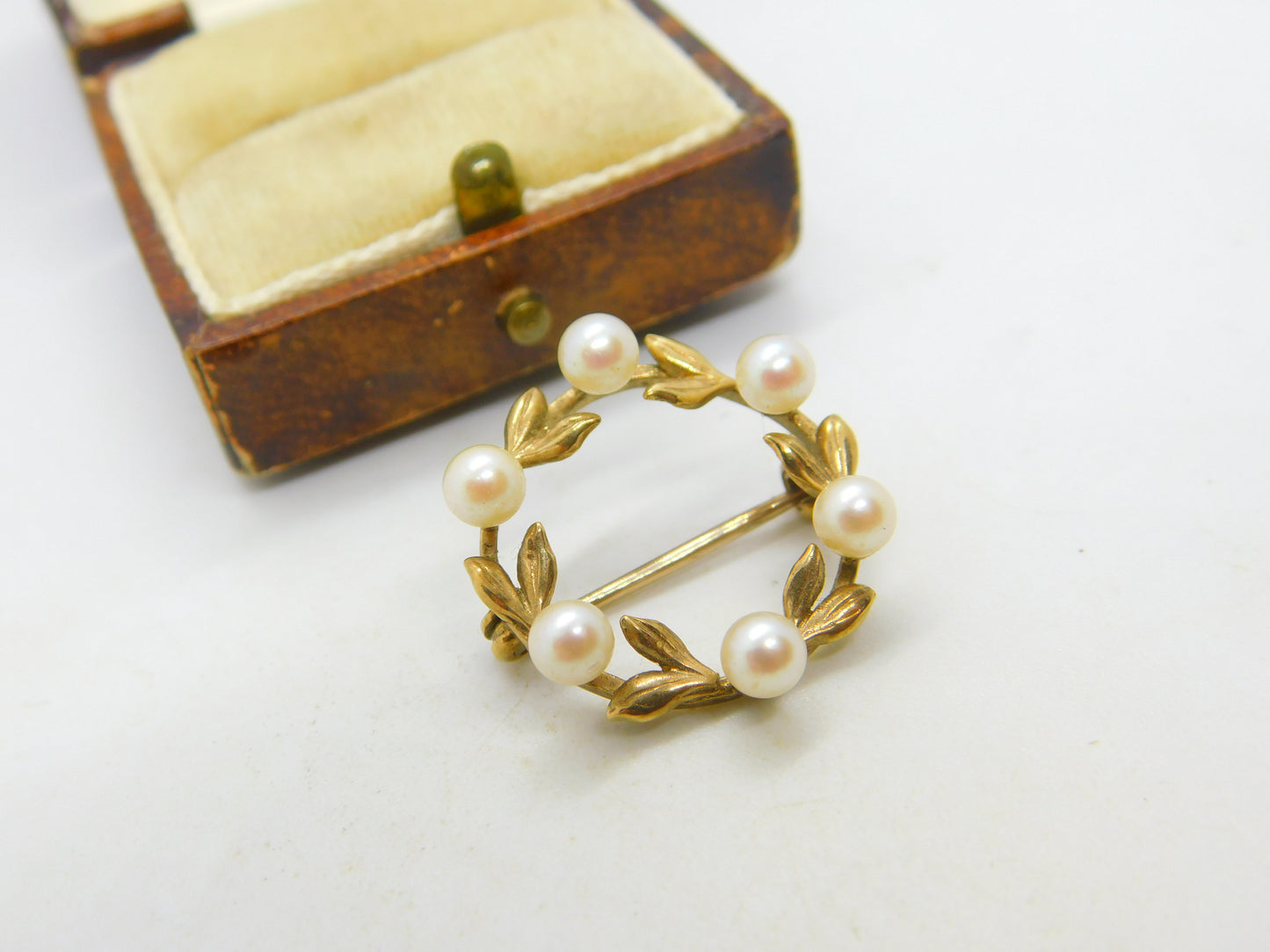 9ct Yellow Gold Pearl Set Wreath Sweetheart Brooch Vintage 1980 London