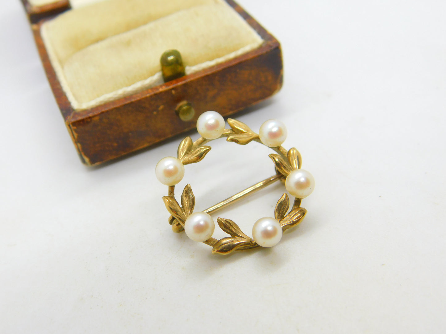 9ct Yellow Gold Pearl Set Wreath Sweetheart Brooch Vintage 1980 London