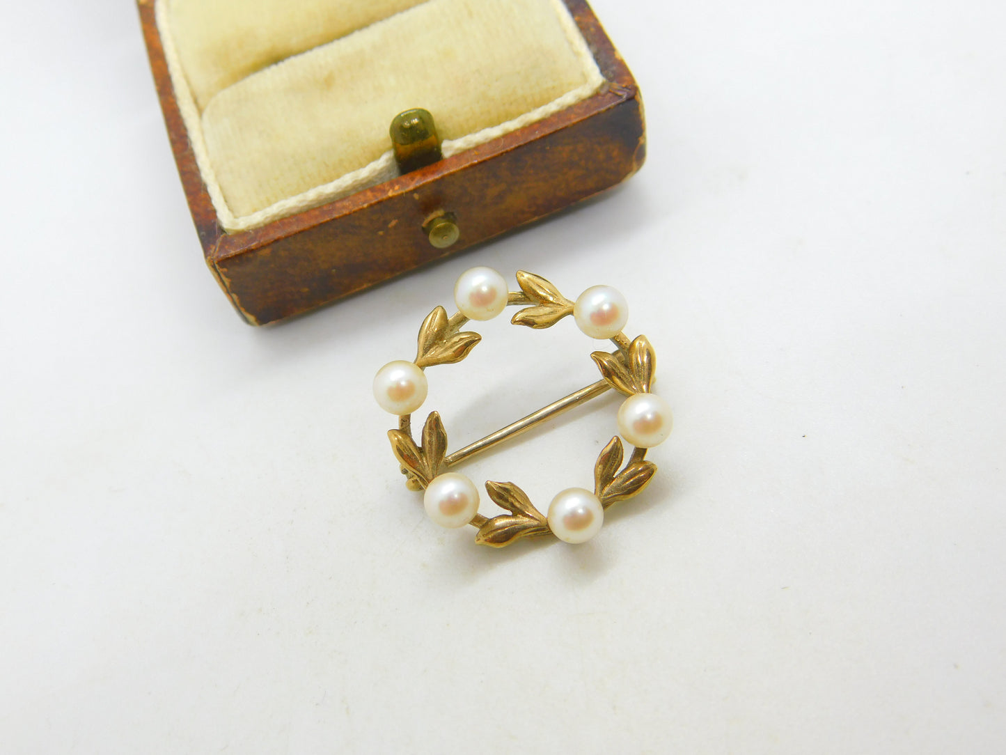 9ct Yellow Gold Pearl Set Wreath Sweetheart Brooch Vintage 1980 London