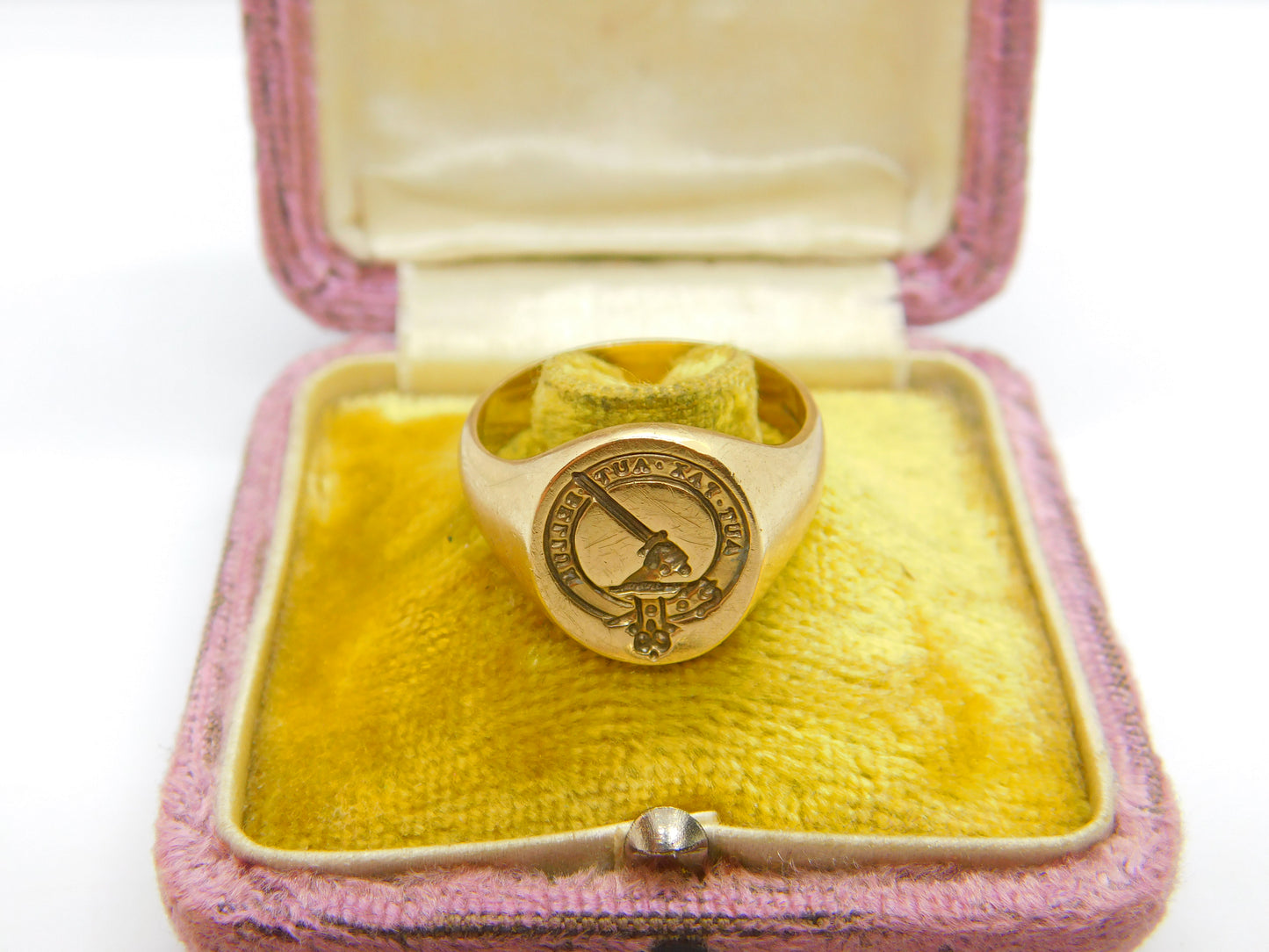 Large 9ct Gold 'Aut Pax Aut Bellum' Clan Gunn Family Intaglio Seal Signet Ring