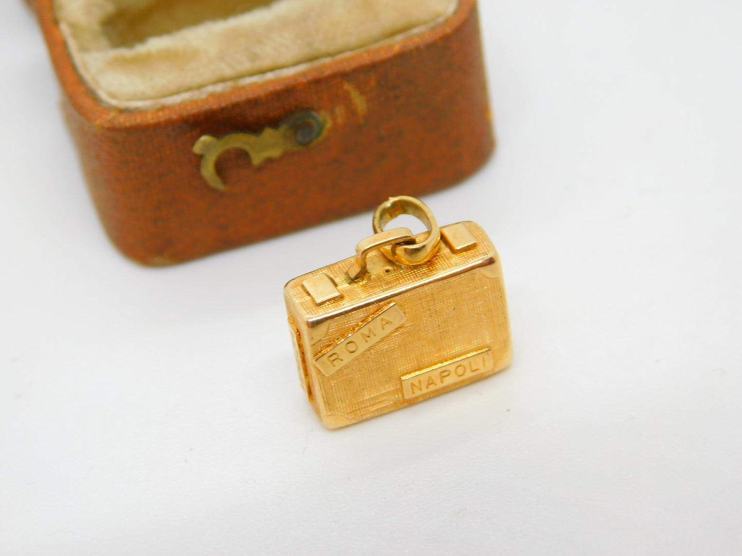 Italian Travel Bag Suitcase 18ct Yellow Gold Charm or Pendant Vintage c1970