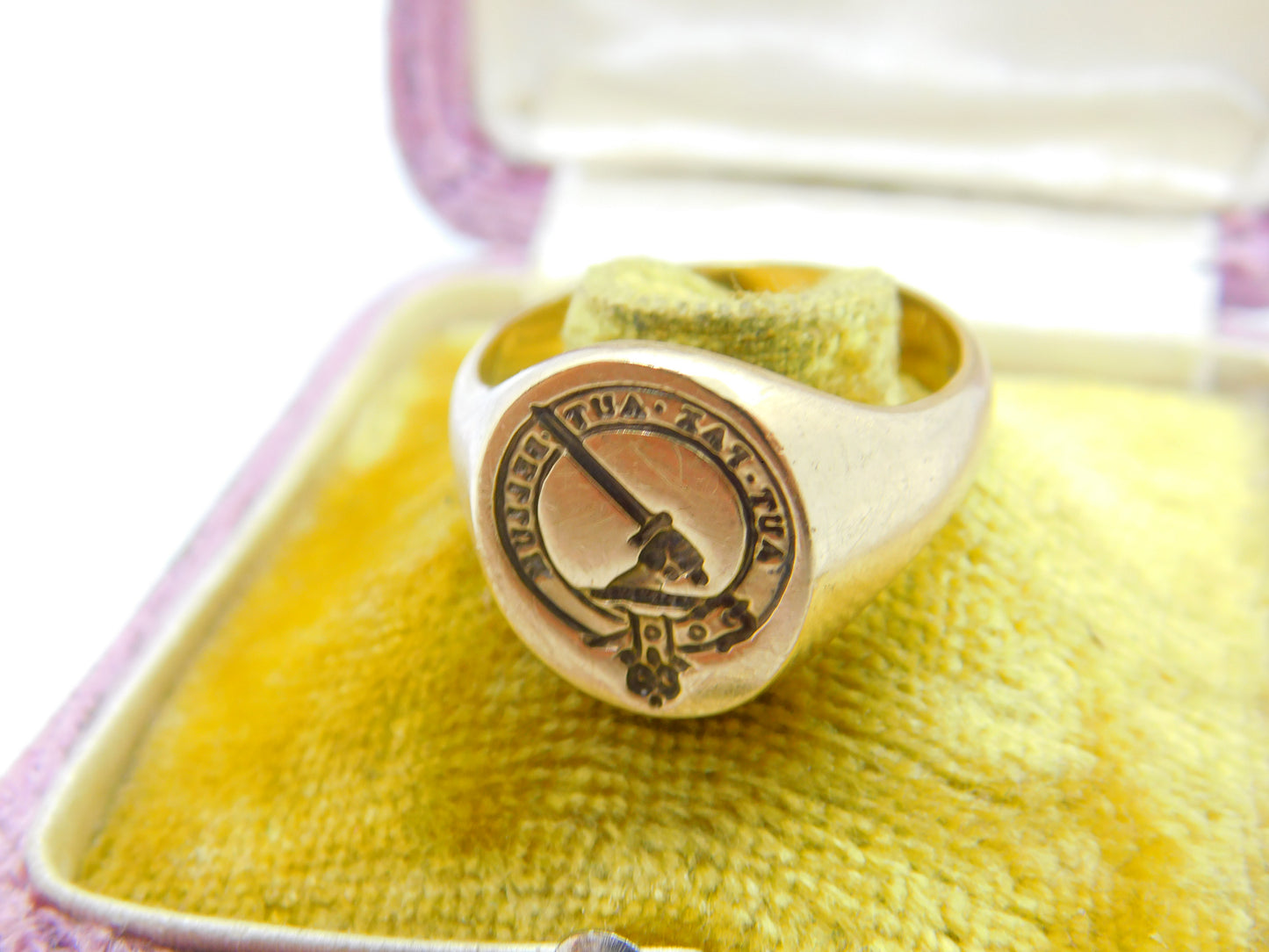 Large 9ct Gold 'Aut Pax Aut Bellum' Clan Gunn Family Intaglio Seal Signet Ring