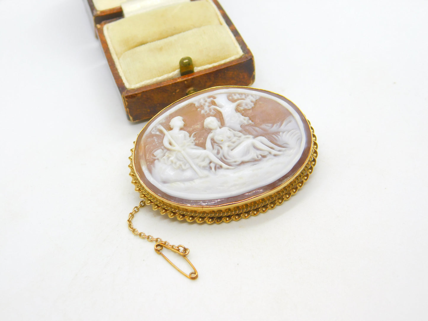 9ct Yellow Gold Mounted Romantic Regency Scene Shell Cameo Brooch Vintage 1956