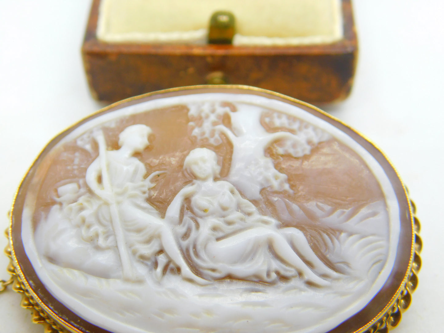 9ct Yellow Gold Mounted Romantic Regency Scene Shell Cameo Brooch Vintage 1956