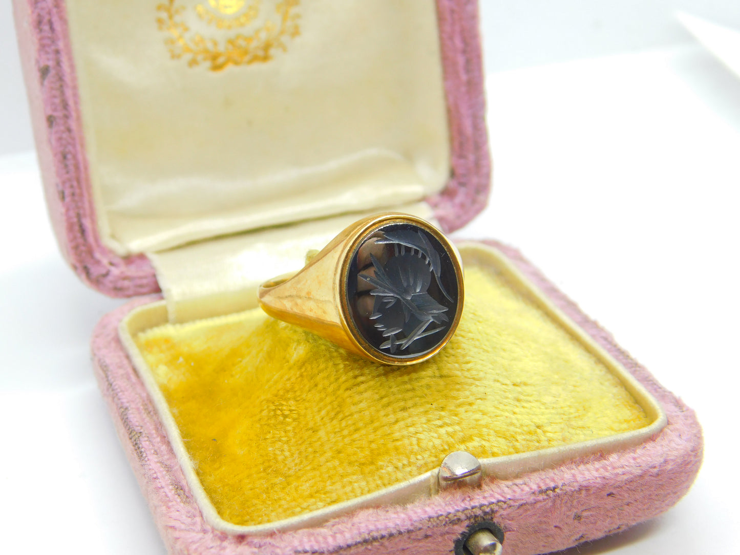 9ct Yellow Gold Gold Carved Haematite Centurion Signet Ring 1992 Birmingham