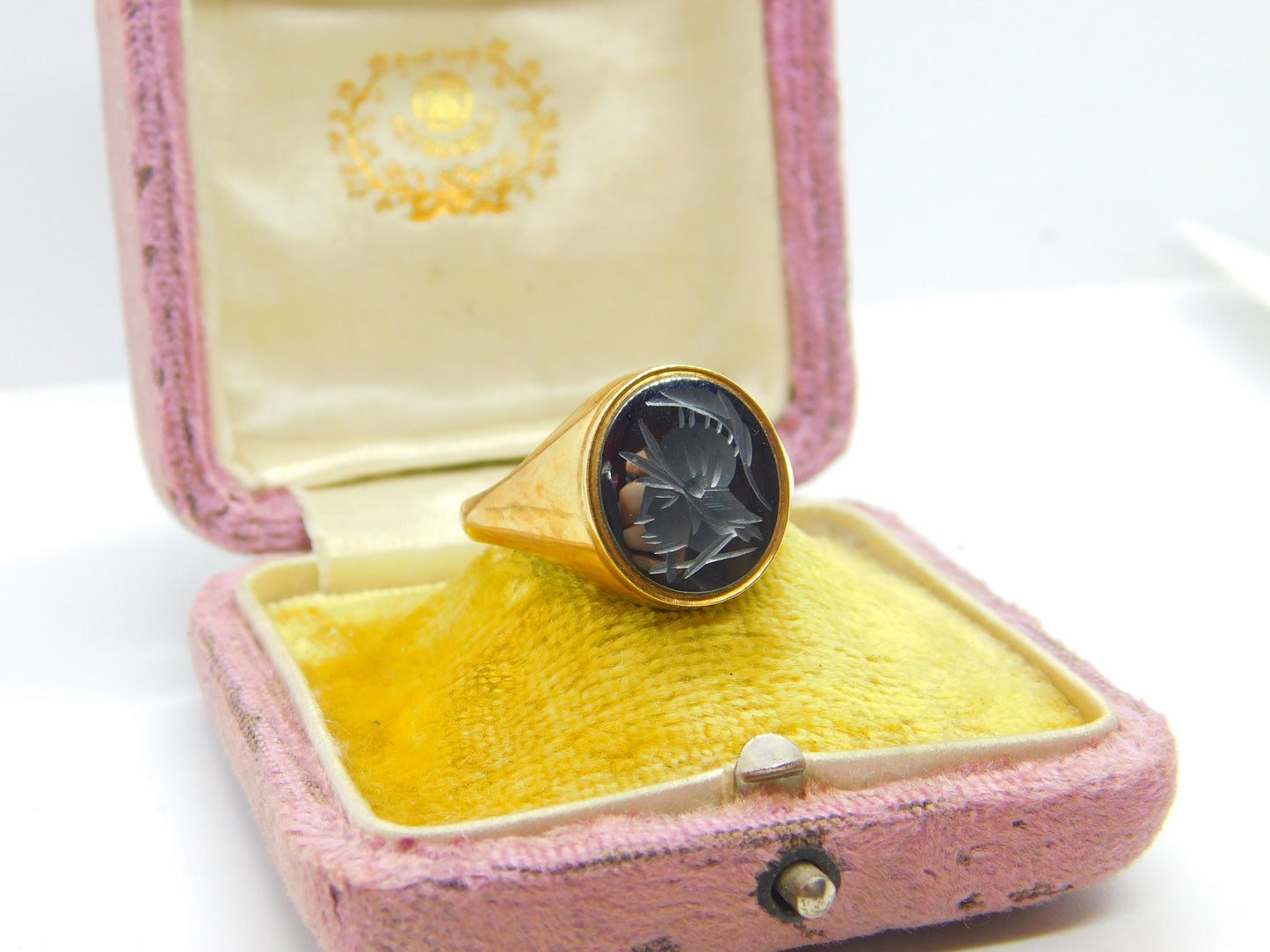 9ct Yellow Gold Gold Carved Haematite Centurion Signet Ring 1992 Birmingham