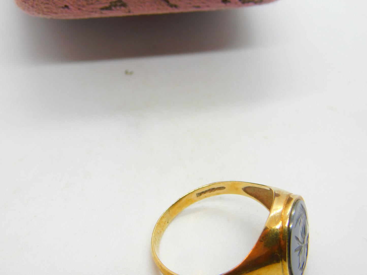 9ct Yellow Gold Gold Carved Haematite Centurion Signet Ring 1992 Birmingham