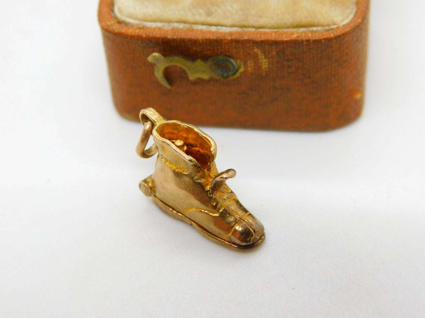 9ct Yellow Gold Opening Marriage in the Shoe Charm Vintage 1968 Birmingham