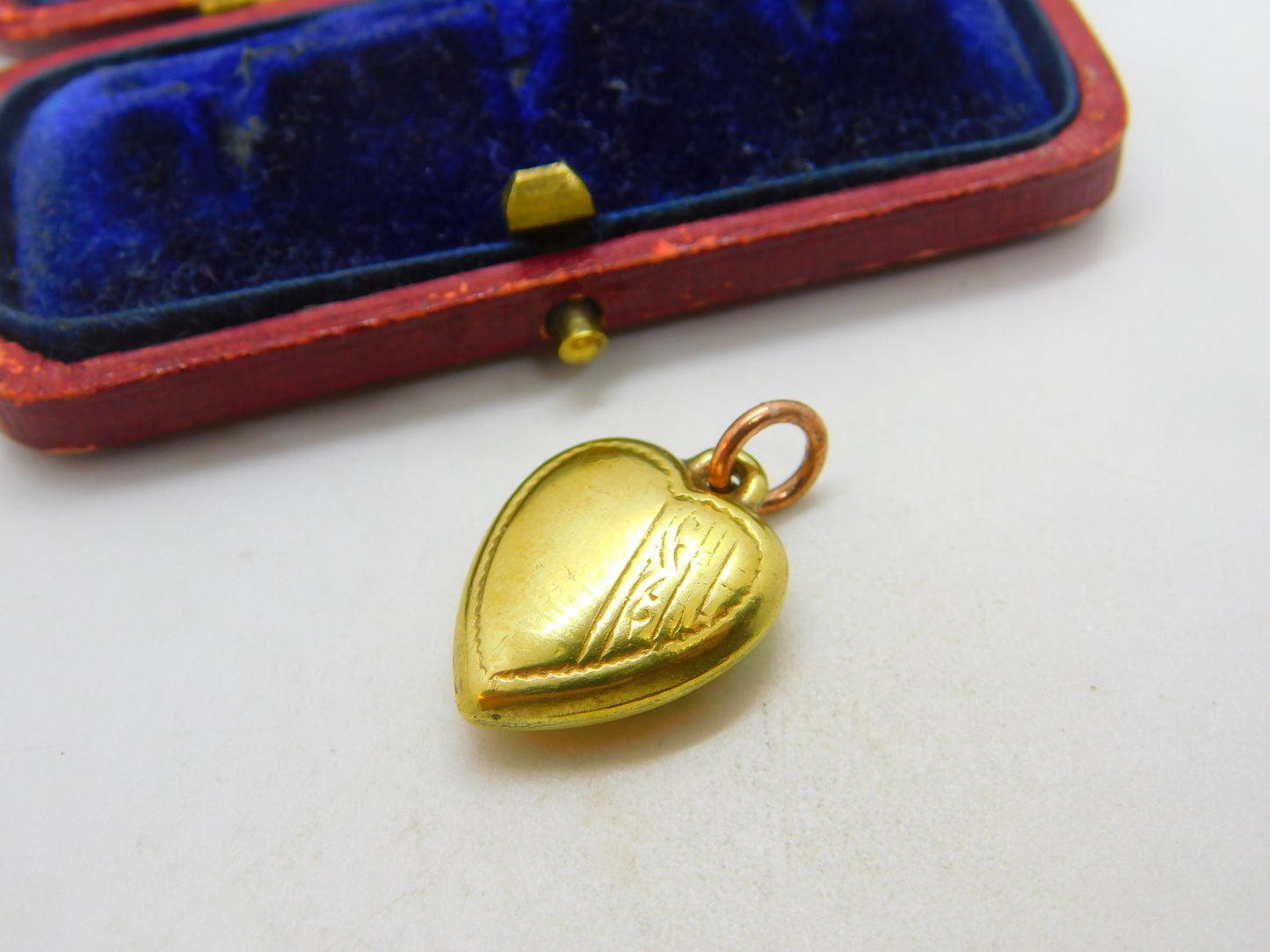 15ct Yellow Gold Cased Puffy Heart Charm or Pendant Antique c1930 Art Deco