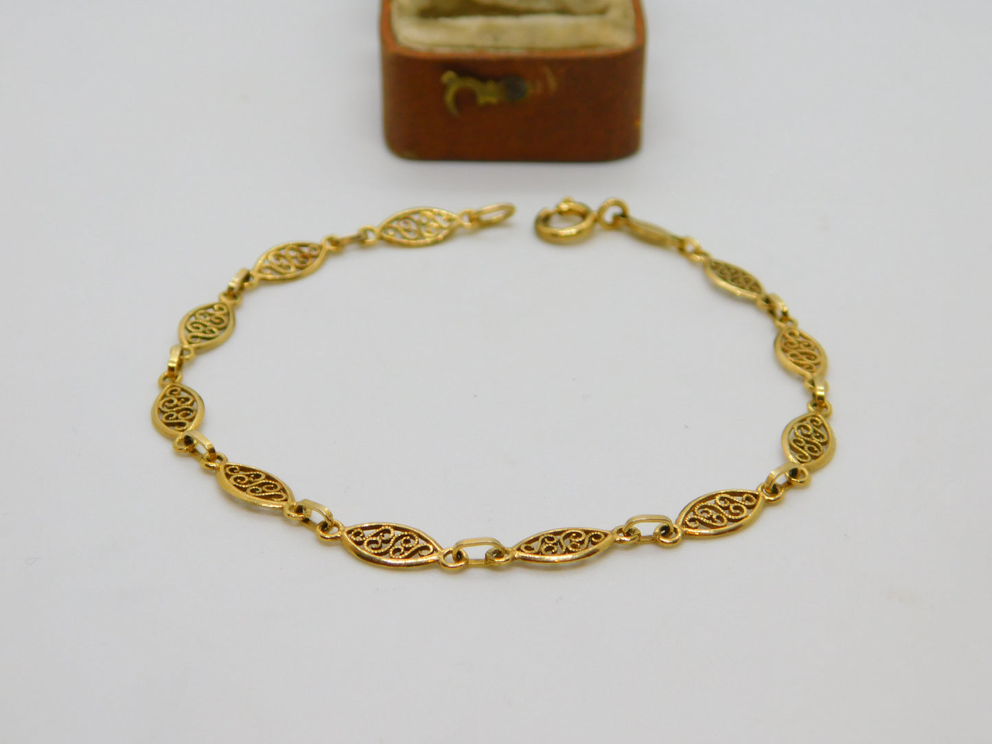 9ct Yellow Gold Filigree Leaf Pattern Panel Bracelet Vintage c1970 19.5cm Length