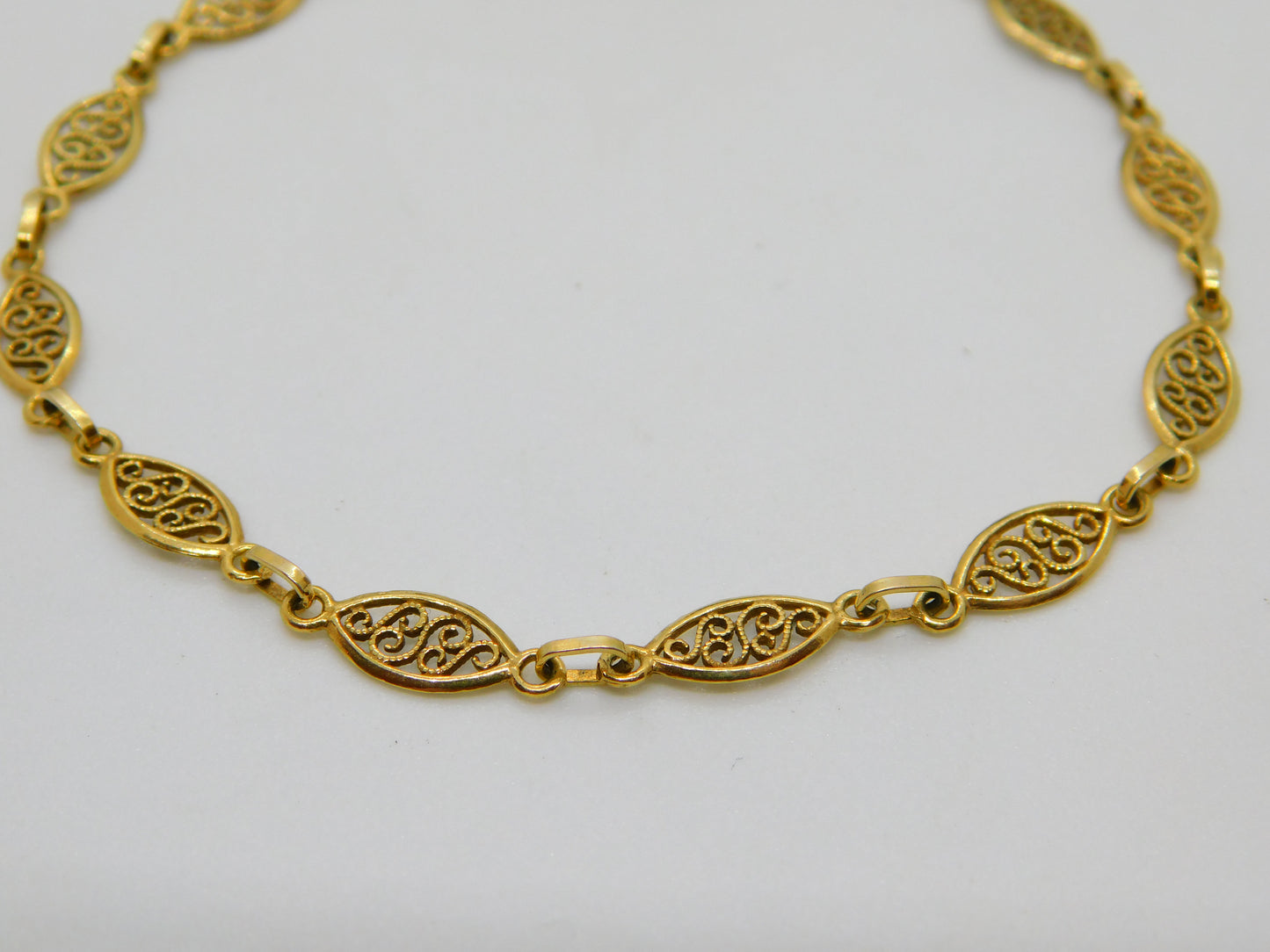 9ct Yellow Gold Filigree Leaf Pattern Panel Bracelet Vintage c1970 19.5cm Length