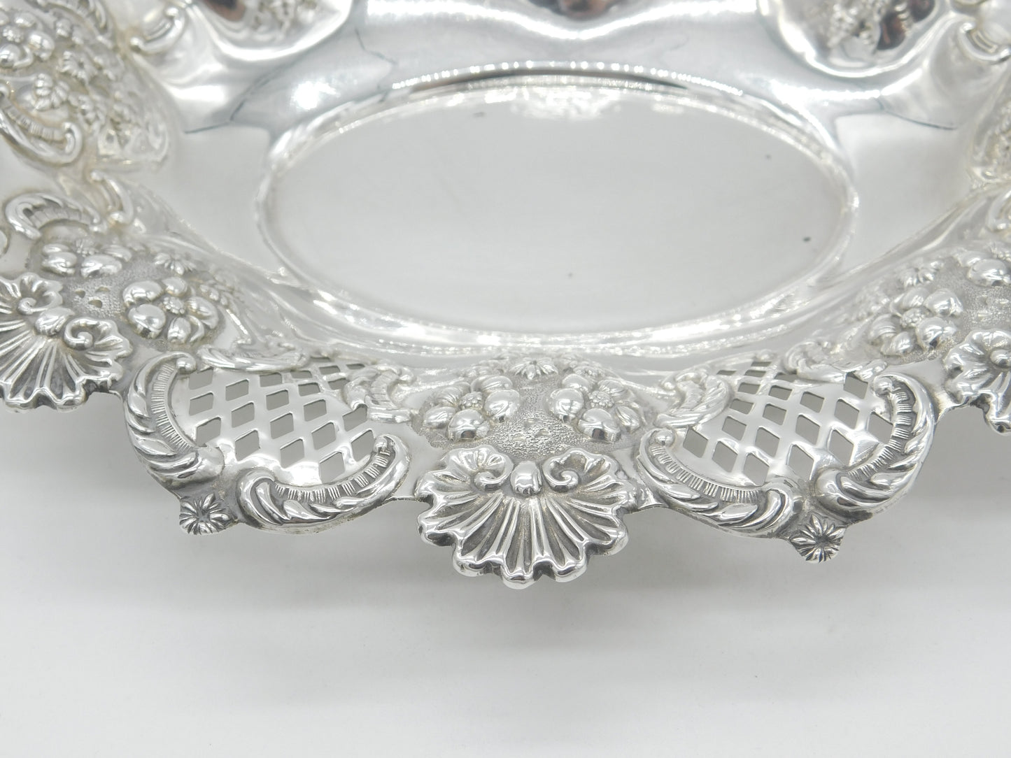 Edwardian Sterling Silver Floral Pattern Fruit Dish 1902 Sheffield Mappin & Webb