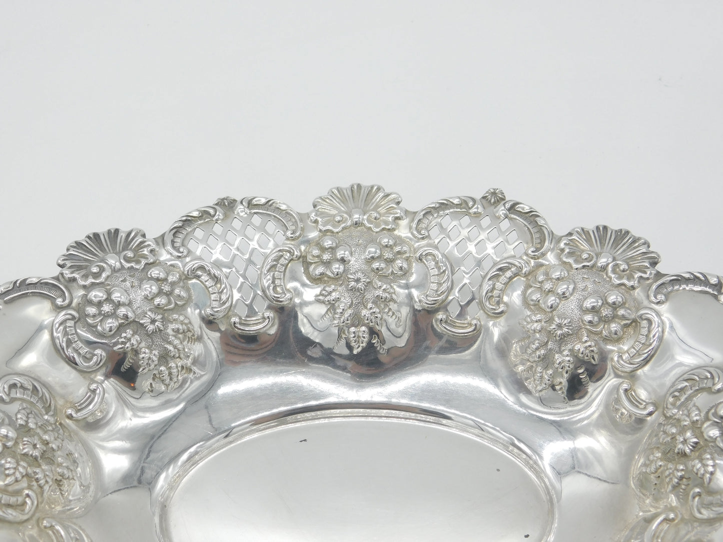 Edwardian Sterling Silver Floral Pattern Fruit Dish 1902 Sheffield Mappin & Webb