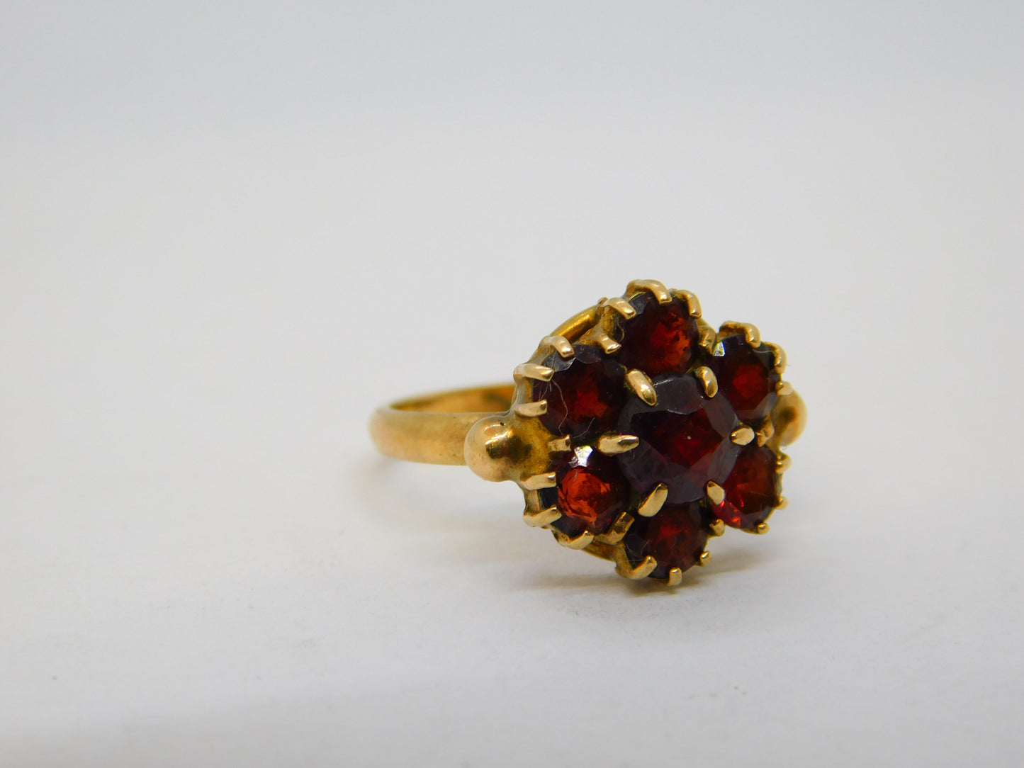 9ct Yellow Gold Bohemian Garnet Floral Cluster Ring Vintage c1970