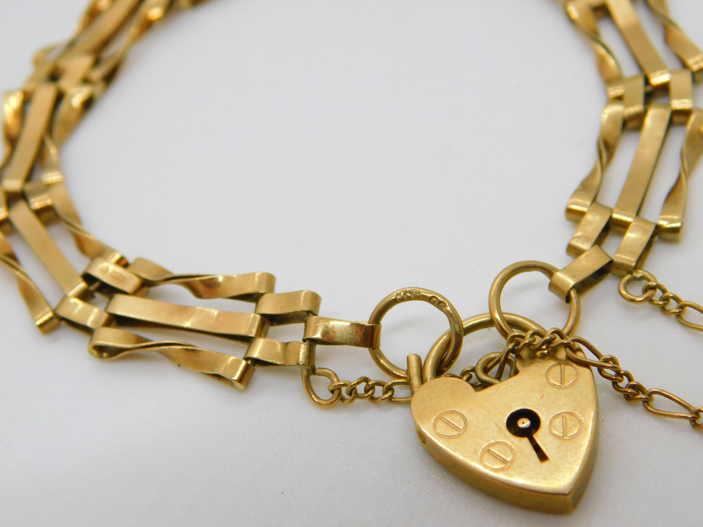 9ct Yellow Gold Gate Link Charm Bracelet Heart Lock Clasp 1977 London Vintage