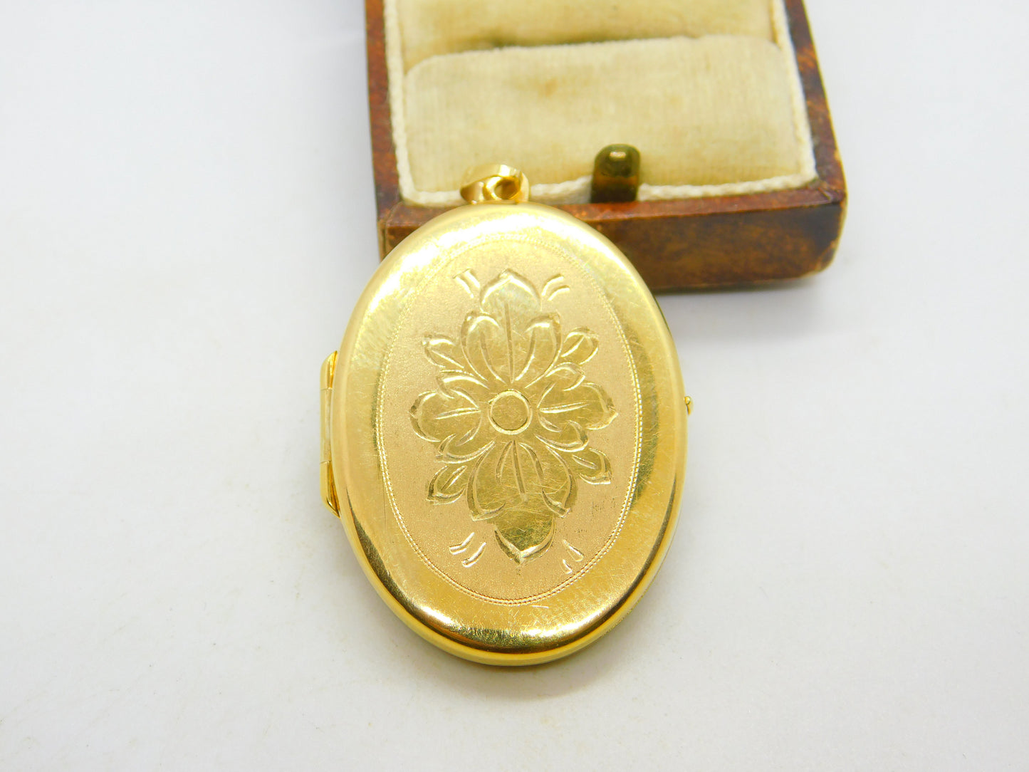 9ct Yellow Gold Floral Pattern Sweetheart Locket Vintage 1982 Birmingham