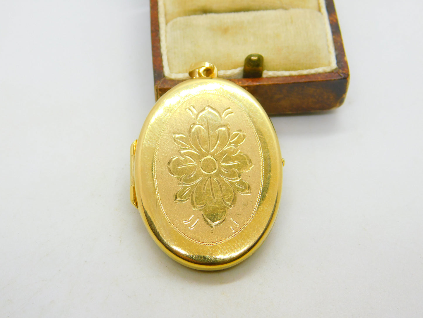 9ct Yellow Gold Floral Pattern Sweetheart Locket Vintage 1982 Birmingham