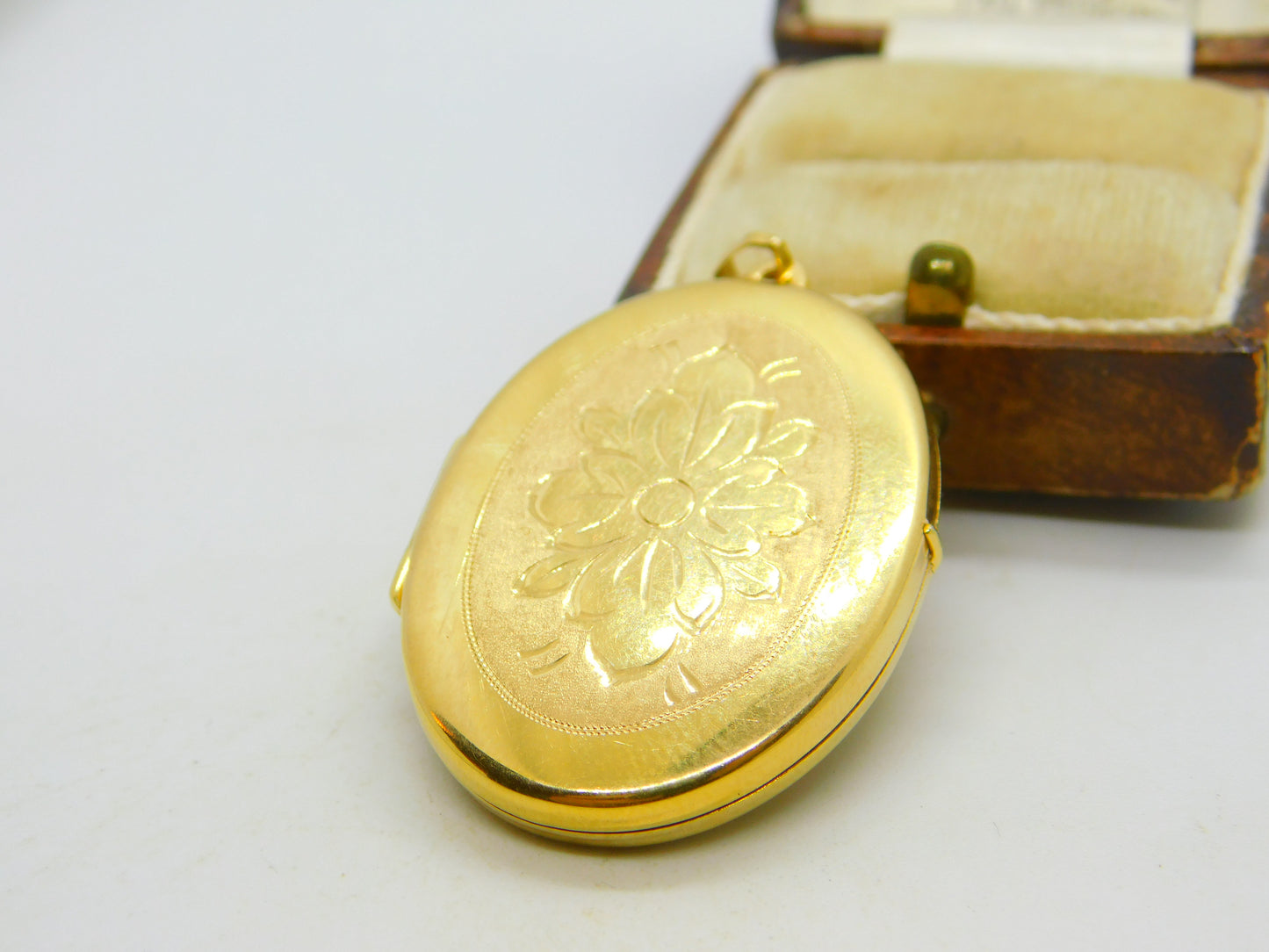 9ct Yellow Gold Floral Pattern Sweetheart Locket Vintage 1982 Birmingham