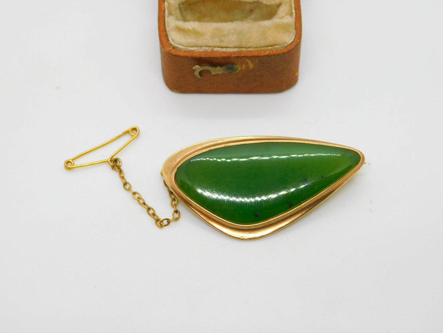 9ct Yellow Gold Abstract Nephrite Jade Brooch Pin Antique c1920 Art Deco