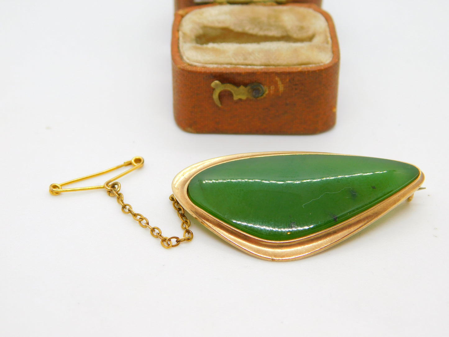 9ct Yellow Gold Abstract Nephrite Jade Brooch Pin Antique c1920 Art Deco