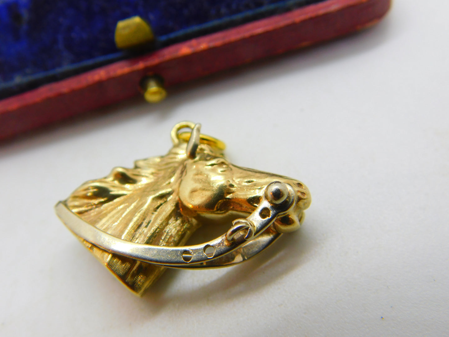 9ct Yellow Gold Large Race Horse's Head Charm Pendant 1979 Birmingham