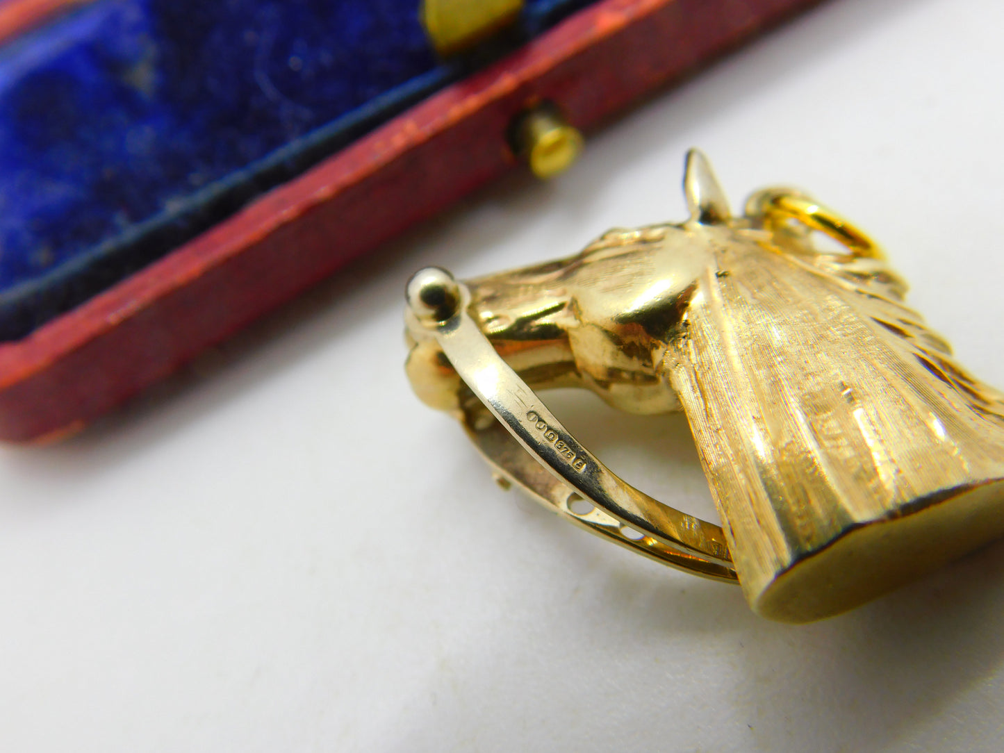 9ct Yellow Gold Large Race Horse's Head Charm Pendant 1979 Birmingham