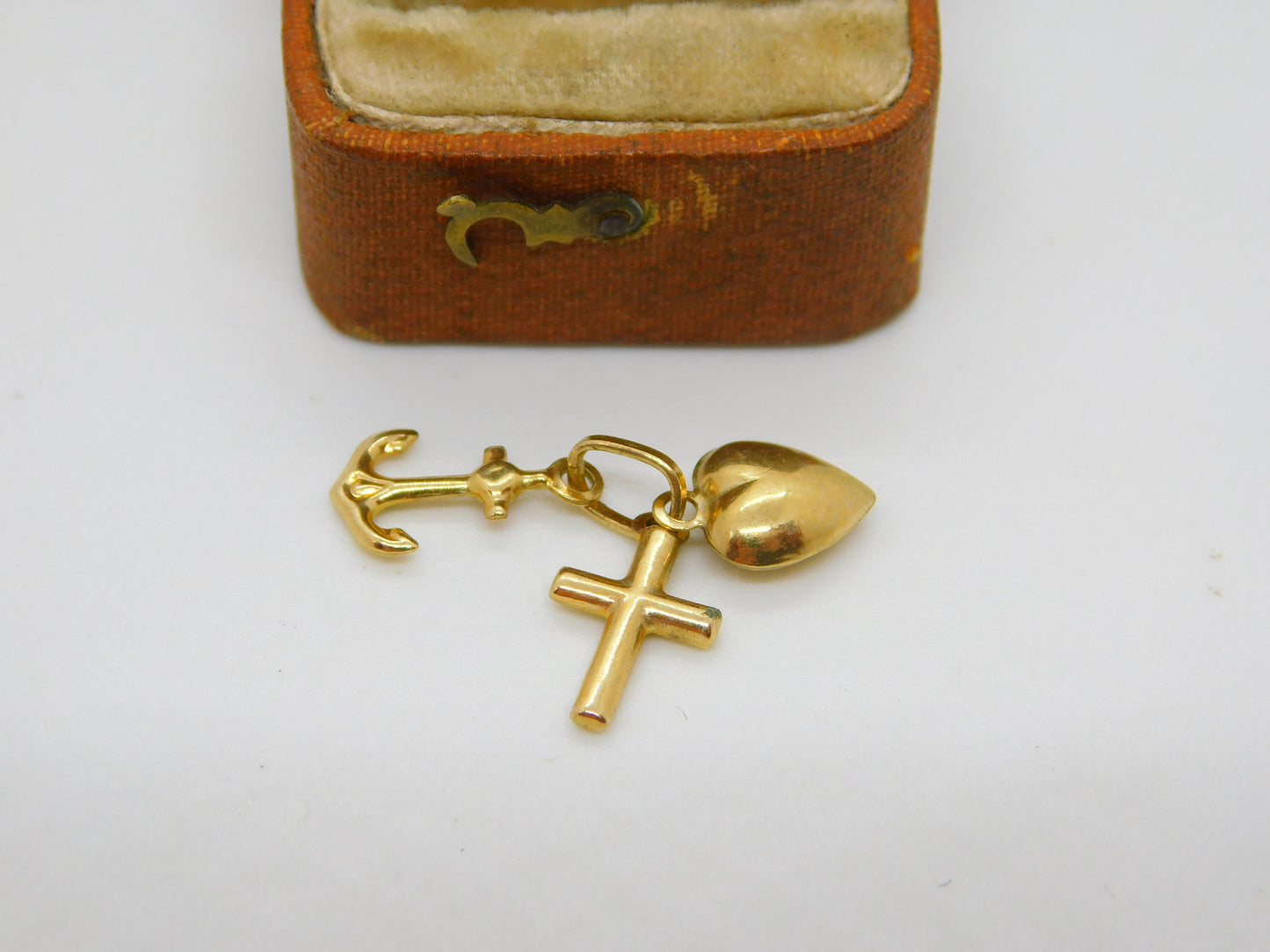 9ct Yellow Gold Faith, Hope, Charity Charm Pendant Vintage c1970