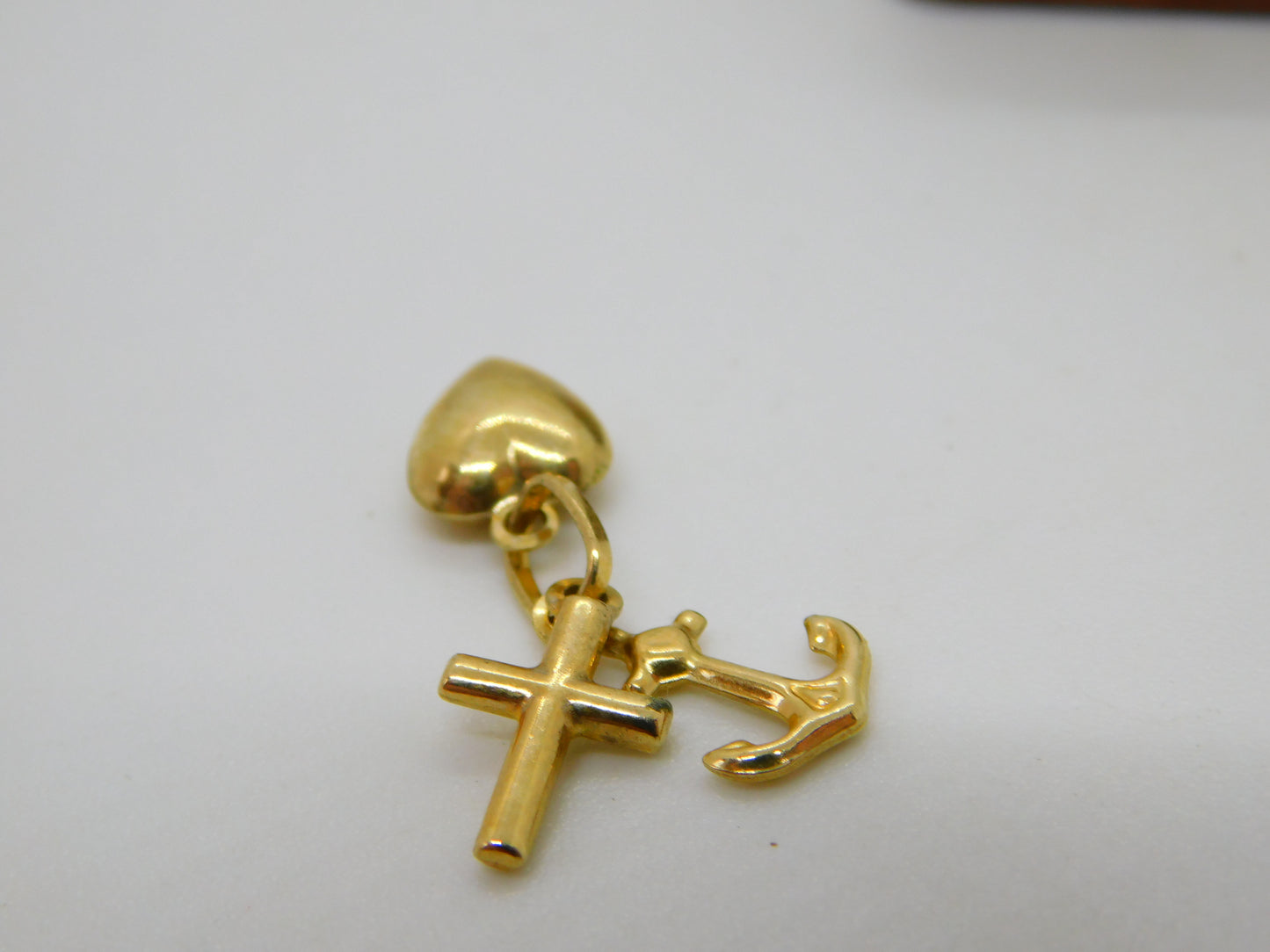 9ct Yellow Gold Faith, Hope, Charity Charm Pendant Vintage c1970