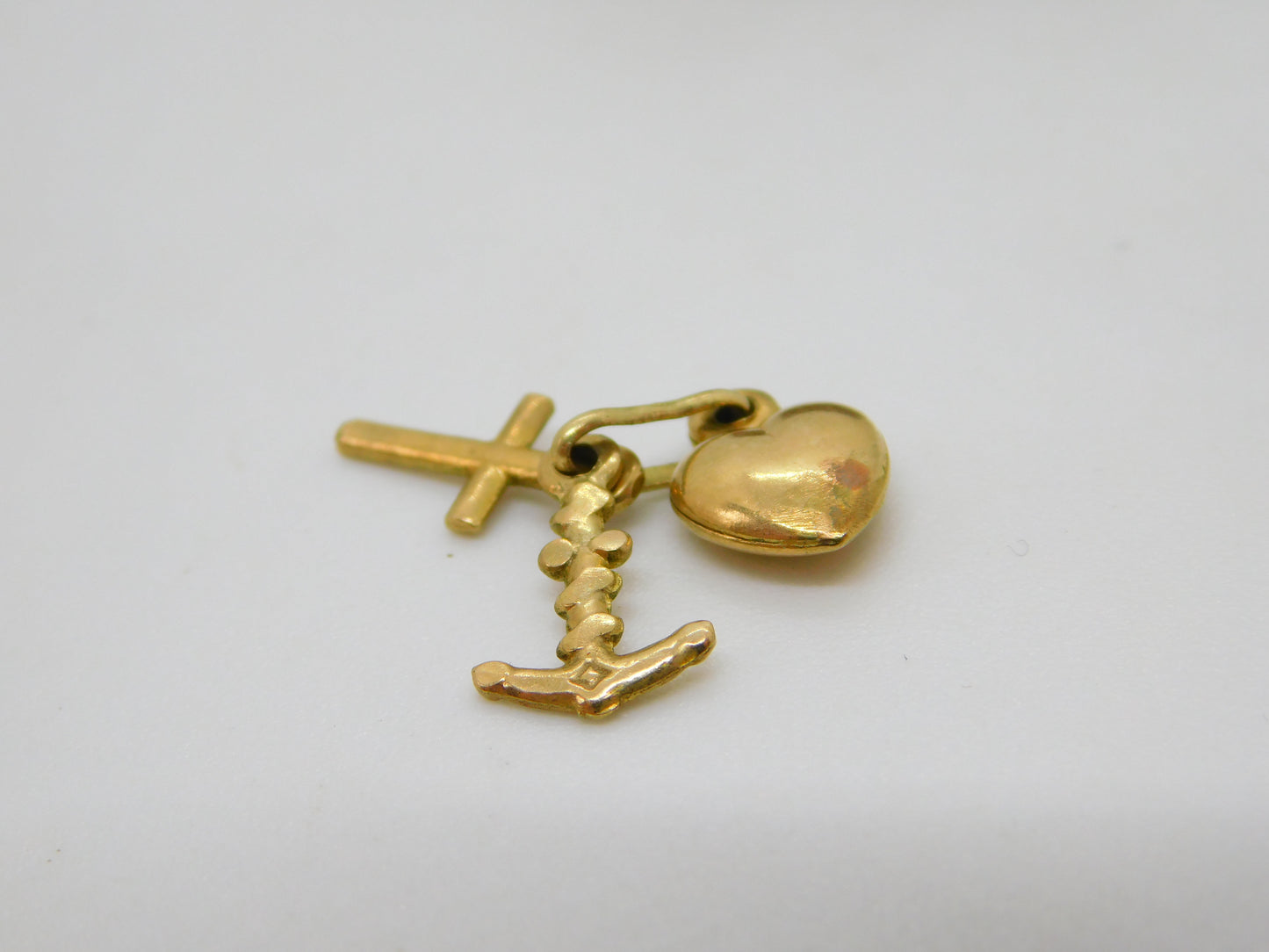 9ct Yellow Gold Faith, Hope & Charity Charm Pendant Vintage c1970