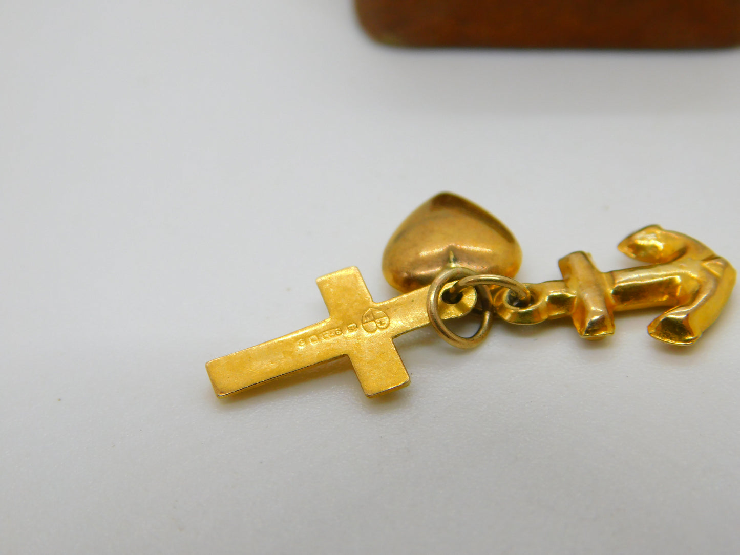 9ct Yellow Gold Faith, Hope & Charity Charm Pendant Vintage 1980 London